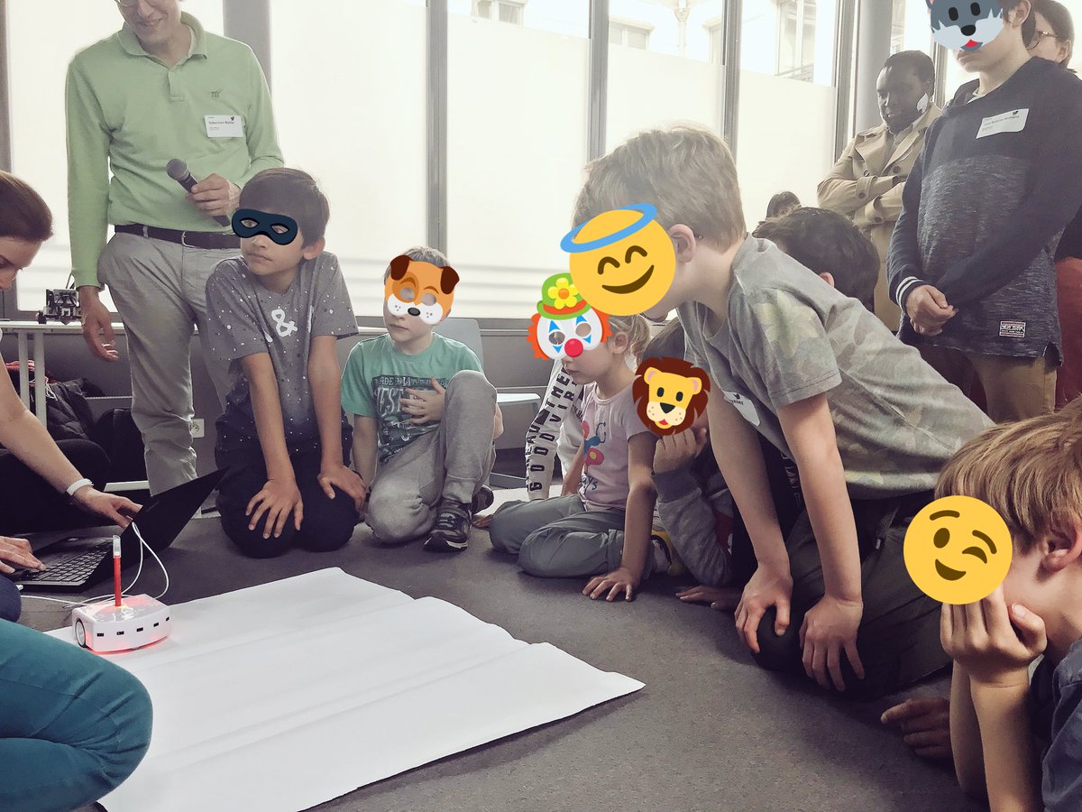 CoderDojoParis's tweet image. Encore une session pleine de créativité au #CoderDojoParis cet après midi !
Jeux vidéos sur plusieurs niveaux en Scratch, robots qui dessinent et dansent, pages web pour exprimer ses passions et quizzes pour apps mobiles... le niveau ne cesse de nous étonner chaque mois ! 👏😊