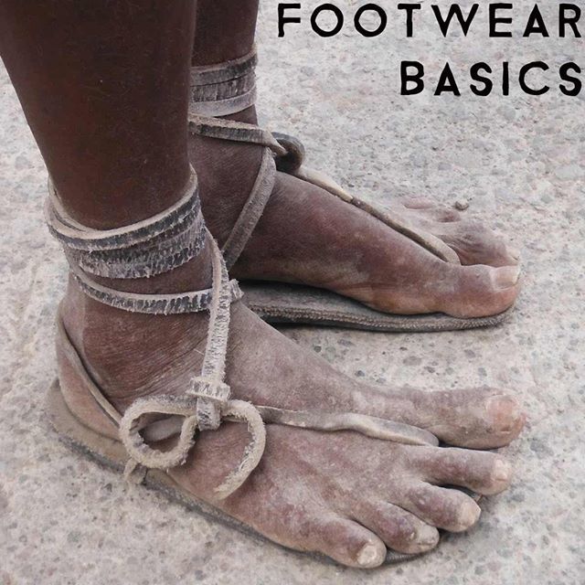 earth_runners_'s tweet photo. Footwear Basics 👣 Just a flat sole and laces, with no motion control, no arch support, no heel pad. Allowing the feet to do what they are evolved to do. #KeepItSimple #StrongFeet .
.
.
.
#foothealth #healthyfeet #barefoot #barefootrunning #minimalistrunning #zerodrop #Tarahu… https://t.co/rIZFLTDcQv