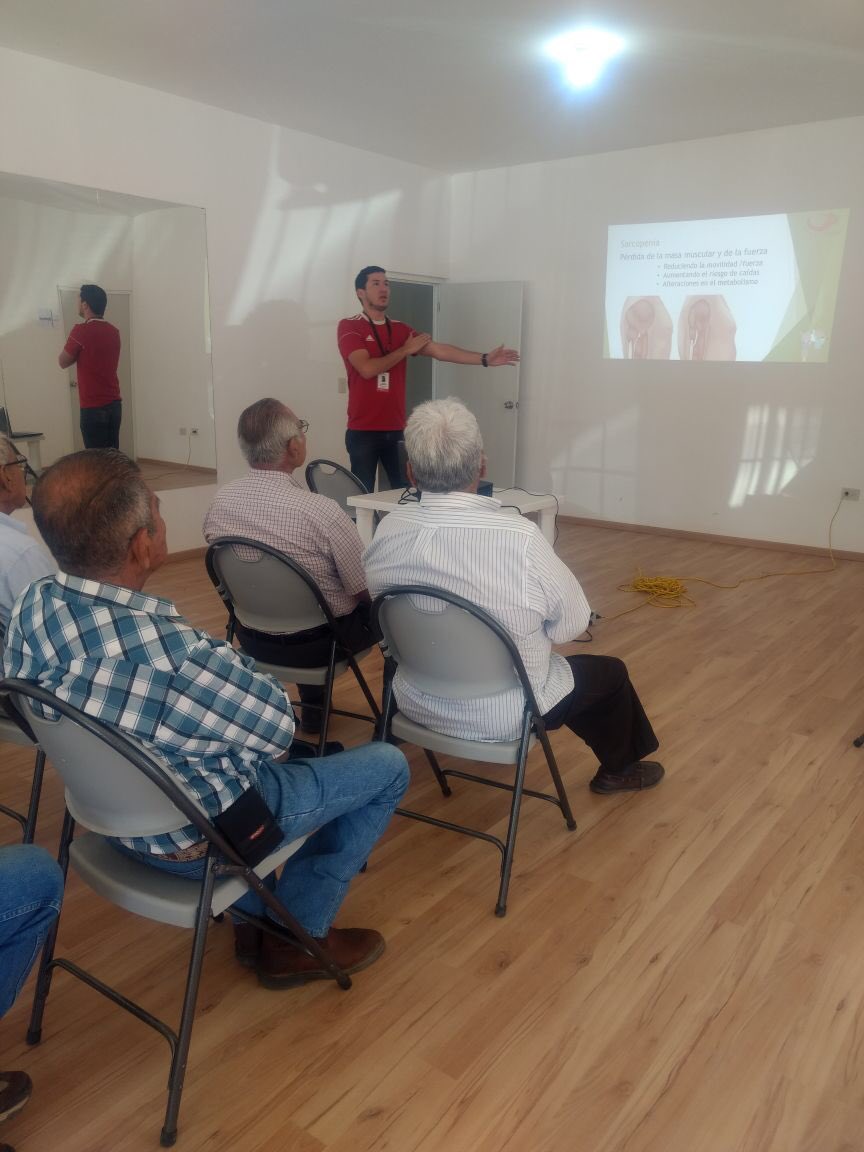 ssaludsonora's tweet photo. En el Centro de Desarrollo del Adulto Mayor, la jurisdicción IV lleva plática de alimentación correcta y beneficio de la actividad física #DiaMundialDeLaActividadFisica https://t.co/q94EmrLHXR