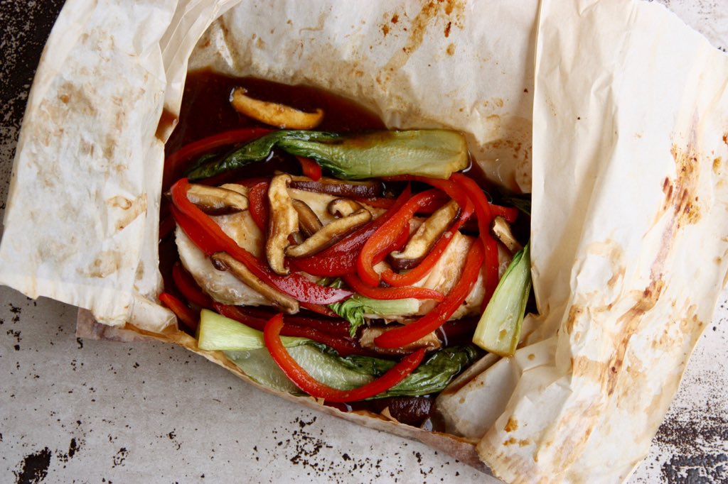 Beautiful fresh Chilean Sea Bass en Papillote is on the blog today!! Perfect easy weeknight recipe! goodthymekitchen.com/chilean-sea-ba…