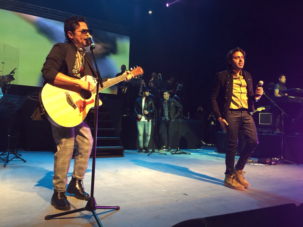 KatherinDuran's tweet photo. @florentino Un concierto insuperable, los años pasa y el amor sigue intacto, cambiamos crecemos, pero a la hora de cantarnos, somos, siempre somos aquellos niños de yo sin ti, de la bella ladrona y de la fan enamorada Gracias Totales!!! https://t.co/0KTAi9eWjn