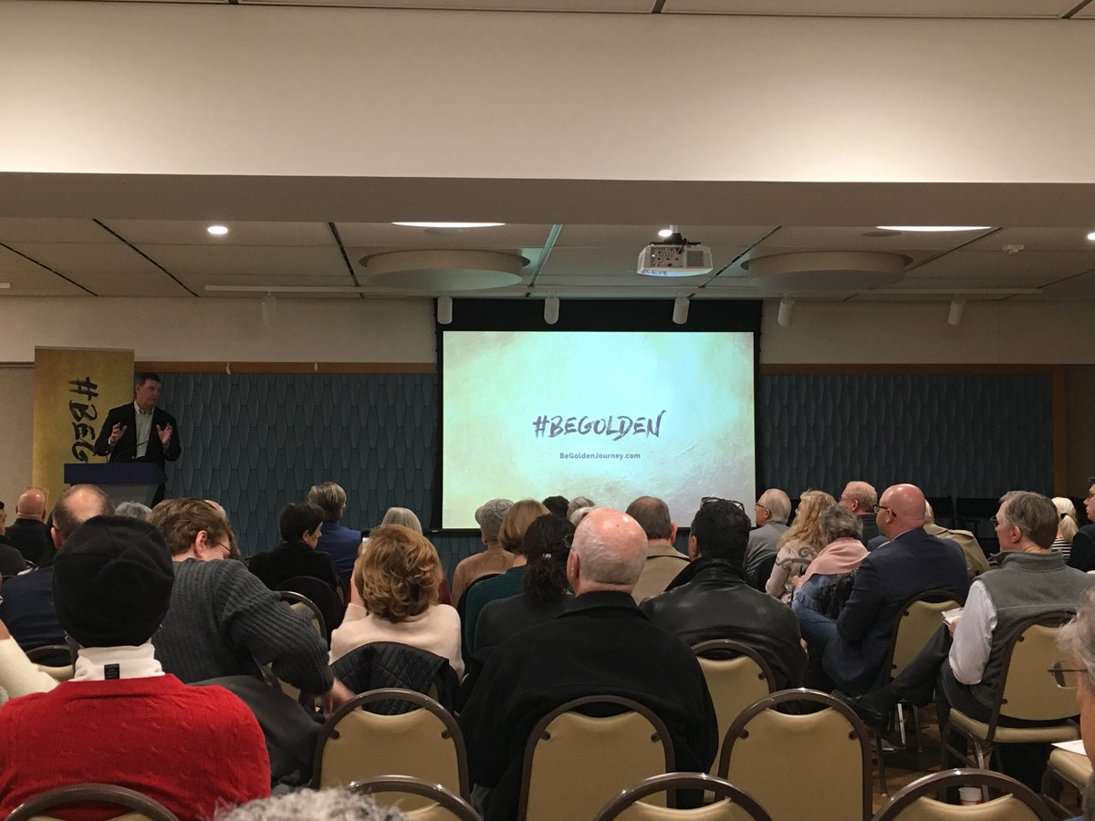dallasideas's tweet photo. Kicking off the opening session with @Mike_Rawlings #dfoi2018 https://t.co/rznCJo7a1T