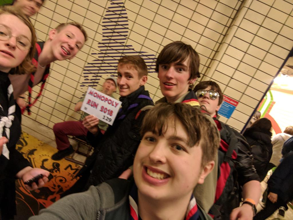 12Caldridge's tweet photo. @monopoly_run #monrun18 #extraphotos #wedontknowwhattodo https://t.co/EliMTsJG7l