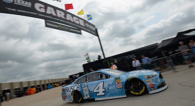racefancentral's tweet photo. You think Harvick will take the win at @TXMotorSpeedway tomorrow? Who are you thinking will win? #oreilly500 #NASCAR #TexasMotorSpeedway #ismconnect #ismvision #bighoss #motorsports #racing #kevinharvick #NASCARTrackside #nascarfoxsports https://t.co/NOdjykRarJ
