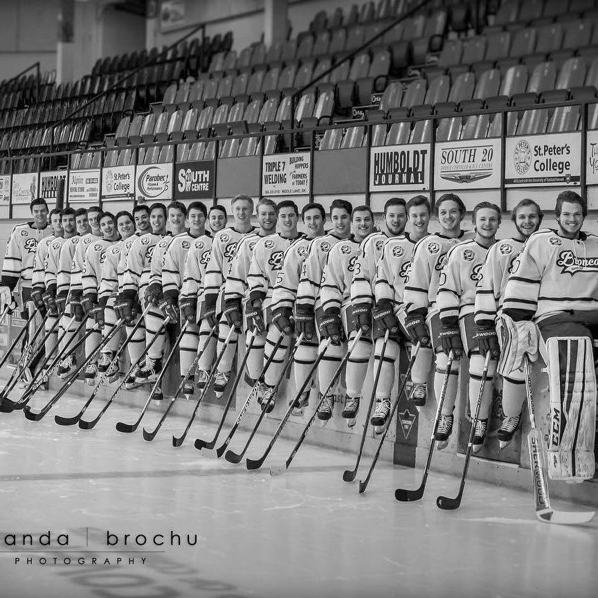 dlredwings635's tweet image. As a bus travelling team, we know it’s great for players and staff to bond and get to know eachother especially with players being from other communities. Nobody expects this. Today, our helmets are off and our hearts are with the Humboldt Broncos. #HockeyStandsWithYou