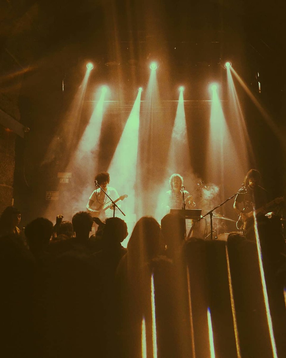 RafaeltuFarias's tweet photo. As fotografias do #millisbon estarão disponíveis no blog. Estou ansioso! E satisfeito. 😊
Fotografia com @Boogarins https://t.co/3kHCxfnUlT