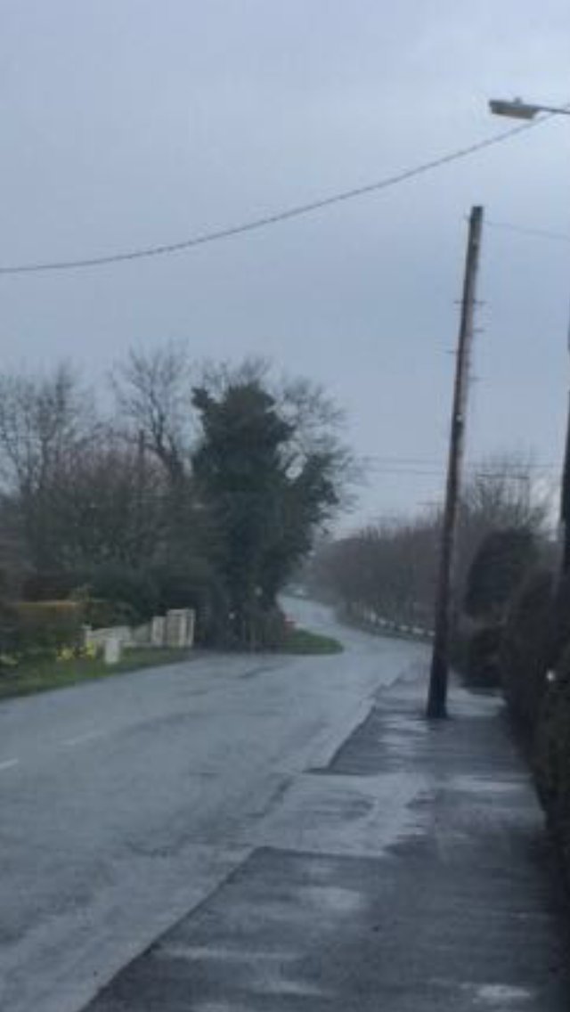CouchMarathon's tweet photo. 2 miles in & the sky has dumped everything it has on me! Soaked2the skin, running thru puddles, determined2do this! πͺ https://t.co/eH9Z09R0sp
