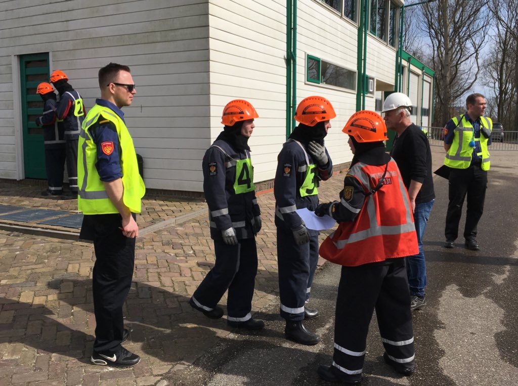 SiskeKlaassens's tweet photo. Mooie en goed georganiseerde regionale wedstrijden voor jeugdbrandweer gespeeld in Delfzijl. Veel lol en veel geleerd @BRWGroningen https://t.co/7o0HYnahIZ