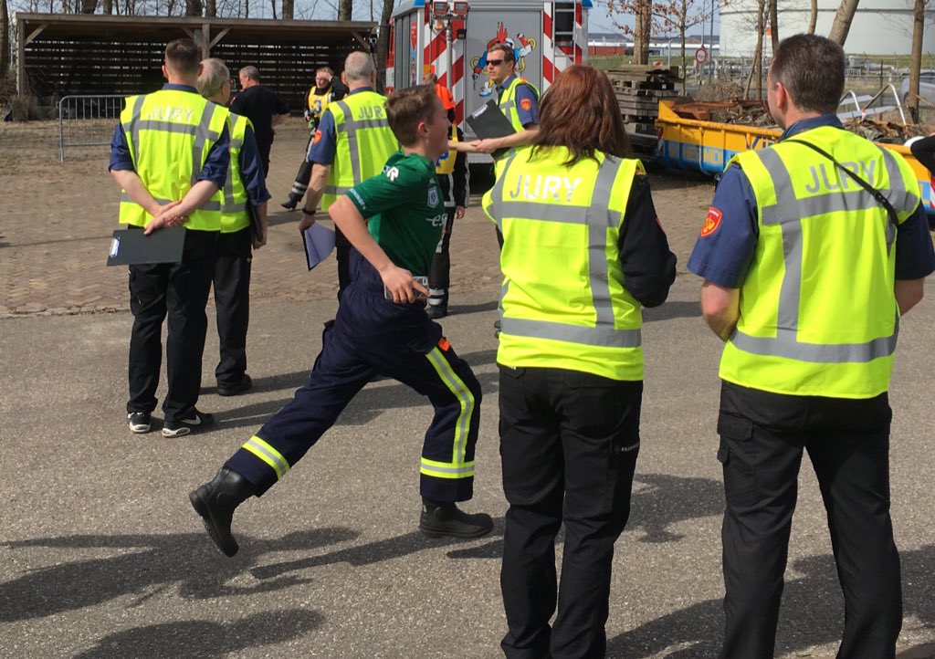 SiskeKlaassens's tweet photo. Mooie en goed georganiseerde regionale wedstrijden voor jeugdbrandweer gespeeld in Delfzijl. Veel lol en veel geleerd @BRWGroningen https://t.co/7o0HYnahIZ