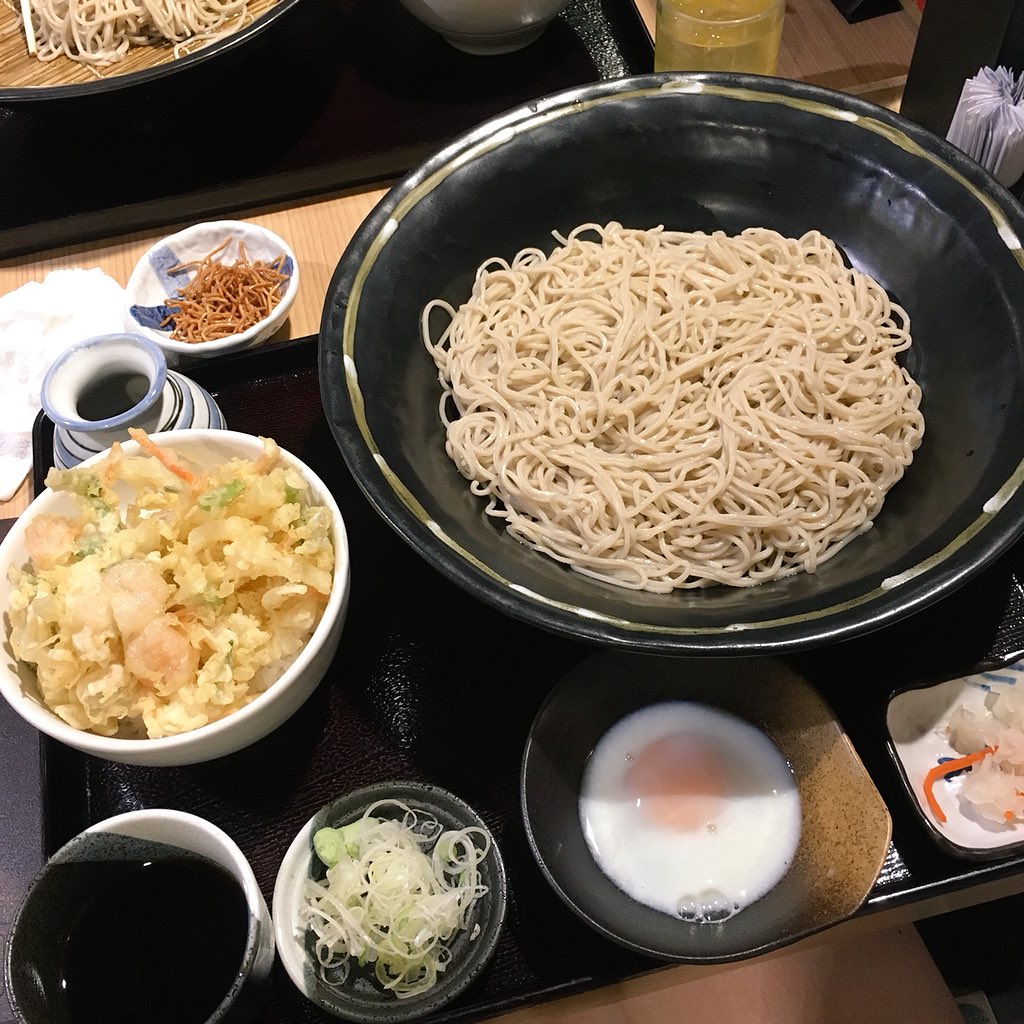 ginaraigordai's tweet photo. 📍Azuma zoba สุขุมวิท33/1 btsพร้อมพง ร้านโซบะญี่ปุ่นขนานแท้ คนญี่ปุ่นมากินเยอะมาก จุดเด่นคือเส้นโซบะทำเองที่เลือกได้ตั้งแต่1-3ก้อน ไม่คิดเงินเพิ่ม!! นี่เลยจัดไป2ก้อน เต็มจานเลย😅 รสชาติดี บริการโอเคเลย ไว้จะไปลอง3ก้อนดู😂 #nnpamagin #อร่อยไปแดก #อร่อยบอกต่อ @aroii @ReviewAroii https://t.co/XjBg4vtcX9