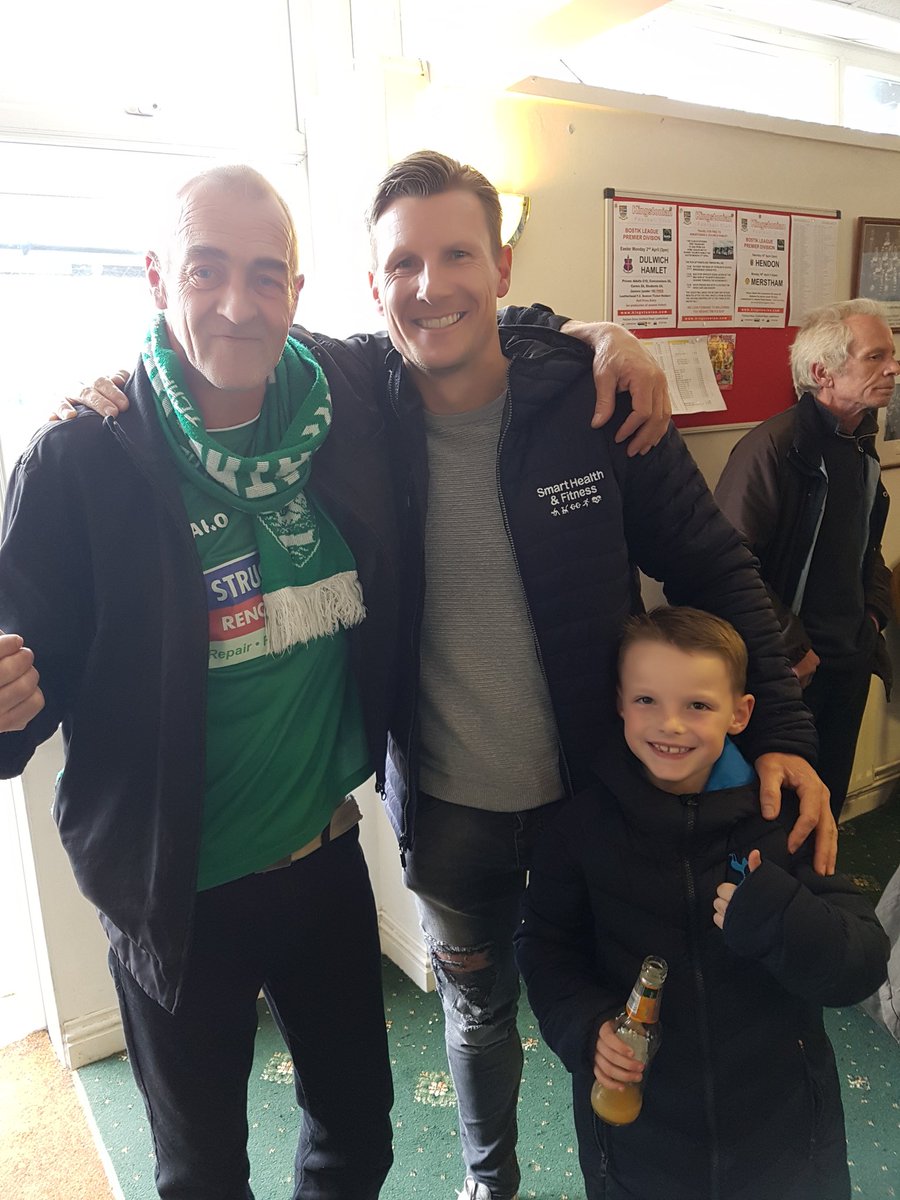 William55765591's tweet photo. nice to c @Mattsmart4 today with his boy Alfie @Leatherheadfc ..another warrior from the past 😁👍⚽ https://t.co/6TqquNYTtD