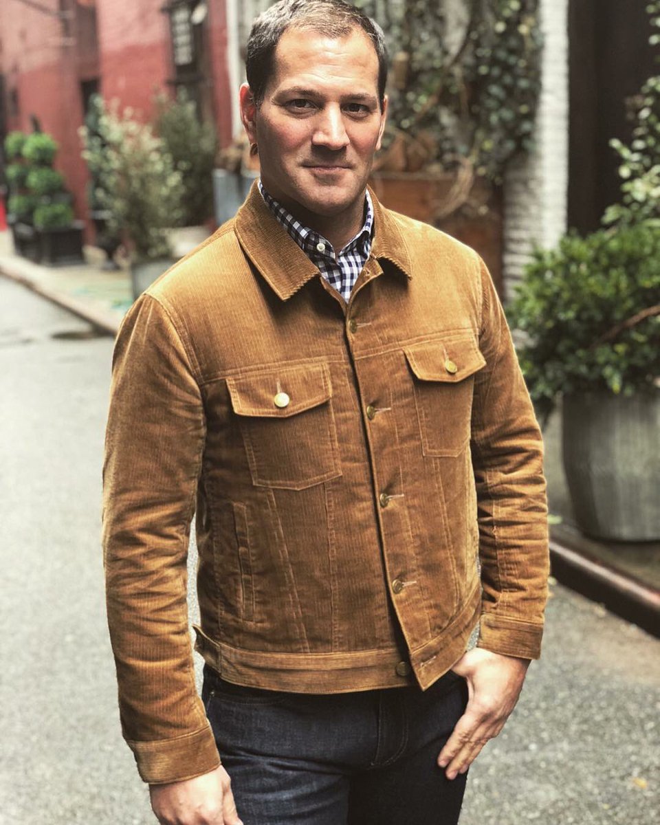 DormeuilUSA's tweet photo. Michael wears a #bespoke #truckerjacket made of #cashmere #corduroy cloth #GentlemenWelcome
#NewYork #style
#mensfashion #menstyle #streetstyle #nycstreetstyle #casualstyle #mensfashionpost #mensclothing #mensweardaily #menstyleguide #mensstyleguide @MABespoke #MABMen https://t.co/Tt3PUhP1jU