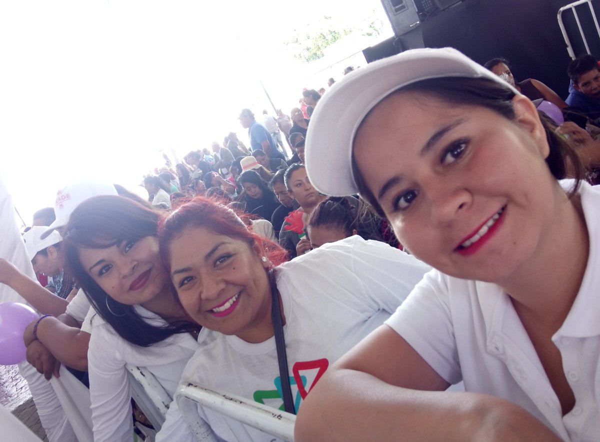 PamGSanchez's tweet photo. #YoConMeade #EnTodasPartes #Edoméx #MJComprometidas #MJEcatepec vamos con Meade ❤️ https://t.co/HfMJubRuJN