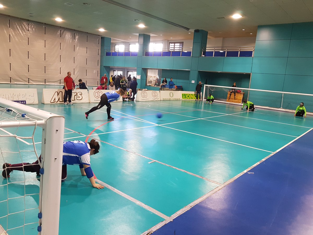 MadridMasIdeas's tweet photo. Distinta suerte corrieron también nuestros equipos en el último partido de la jornada 3 de la #LigaGoalballMAD: el A ganó 6-1 a #TetuánB y el B perdió 5-6 contra #TetuánA. https://t.co/zYvsPwvSBD