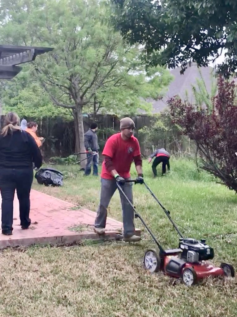 BeltonPolice's tweet photo. The cold weather was no match for #TeamBPD! We had an incredible time partnering with the Belton Youth Advisory Commission and members of our community for our annual One Community One Day Volunteer Project! https://t.co/f4ycdZ7XL0