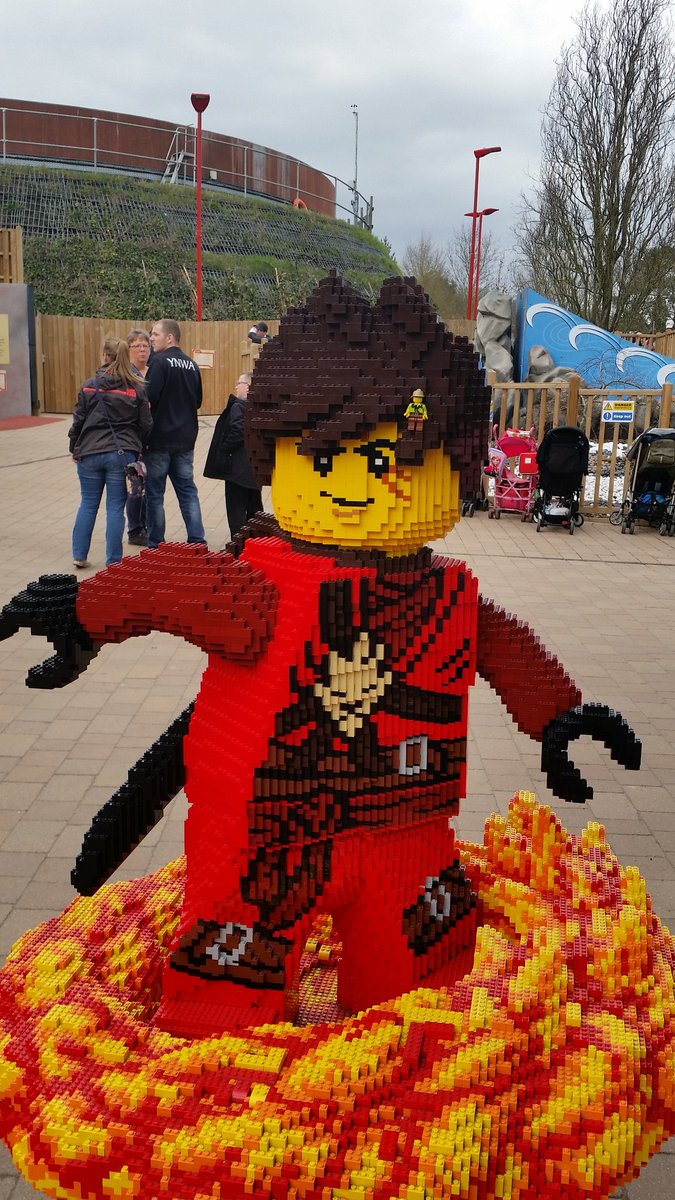 alcoventry's tweet photo. Wait for it Columbus the explorer meet his ninja cousins "Hiyah" #WileyOnTheMove #Legolandwindsor https://t.co/yME9Ckd2bs