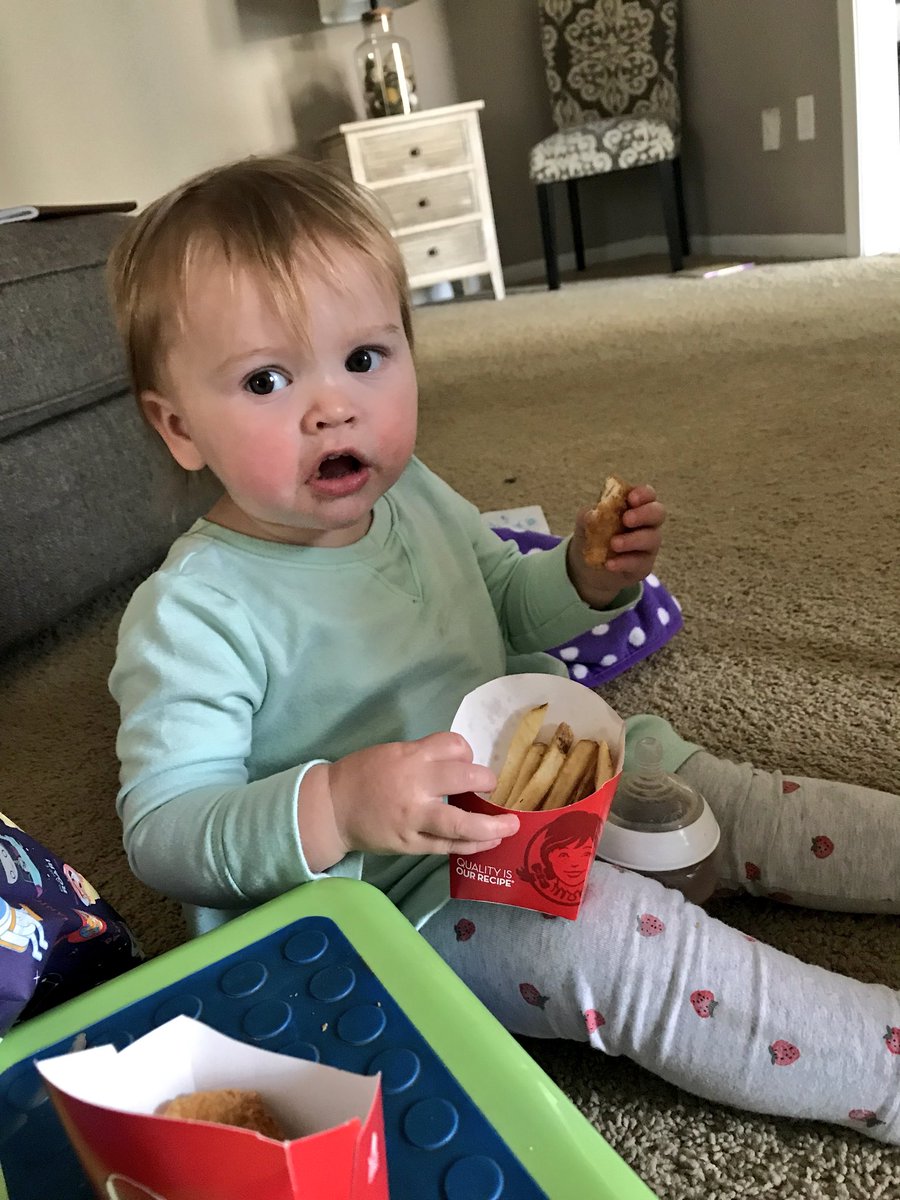 lildawnski's tweet photo. Cute lunch date with this little fry and @Wendys #FriesOnFries https://t.co/ZyGChjZy46