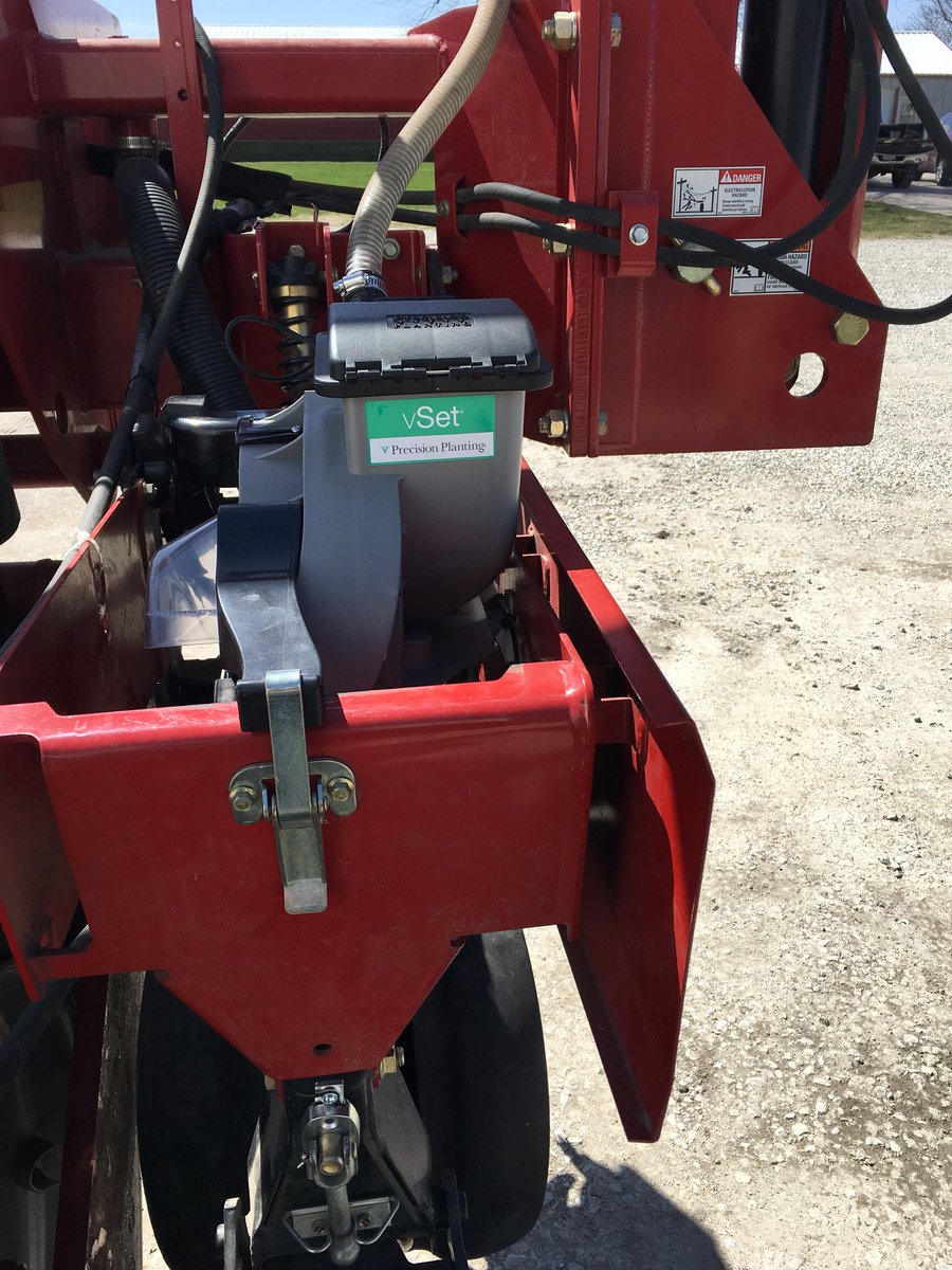 HeerenAg's tweet photo. Another @precision_plant #vset #vdrive installation complete. Now if the weather would only cooperate!#plant18 https://t.co/BqofQyylEJ