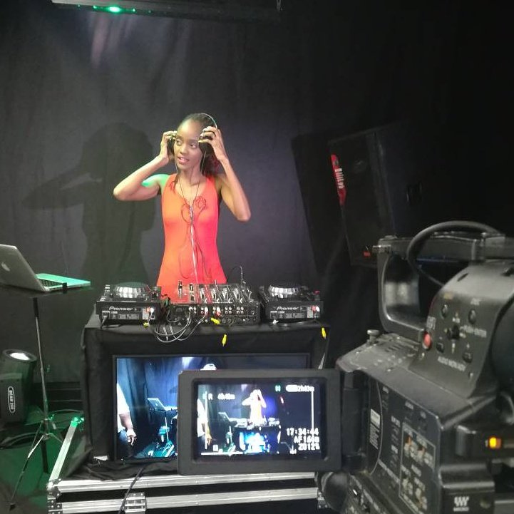 LilMissCupid's tweet photo. Tune into @PULA_POWER tonight from 9.30pm and catch my Power Dj mix ๐บ๐ง๐ถ๐๐
#PulaPower #DjCupid https://t.co/SIyrzqipD1