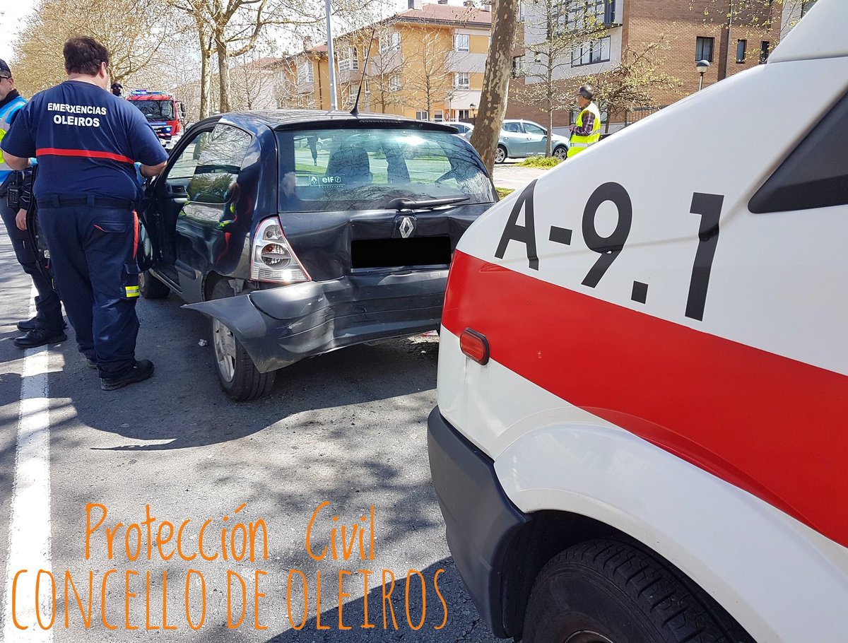 AVPC_Oleiros's tweet photo. 🚑🚒🚓
Compañeros de Emerxencias Oleiros (SMEPC), Policía Local y Ambulancia (S.V.B.) de @cruzvermella durante la intervención en un accidente de tráfico ocurrido este mediodía.
#SVB #Ambulancia #Emerxencias #PolicíaLocal #Oleiros #SMEPC #EmerxenciasOleiros https://t.co/QUbvu4Nl5U