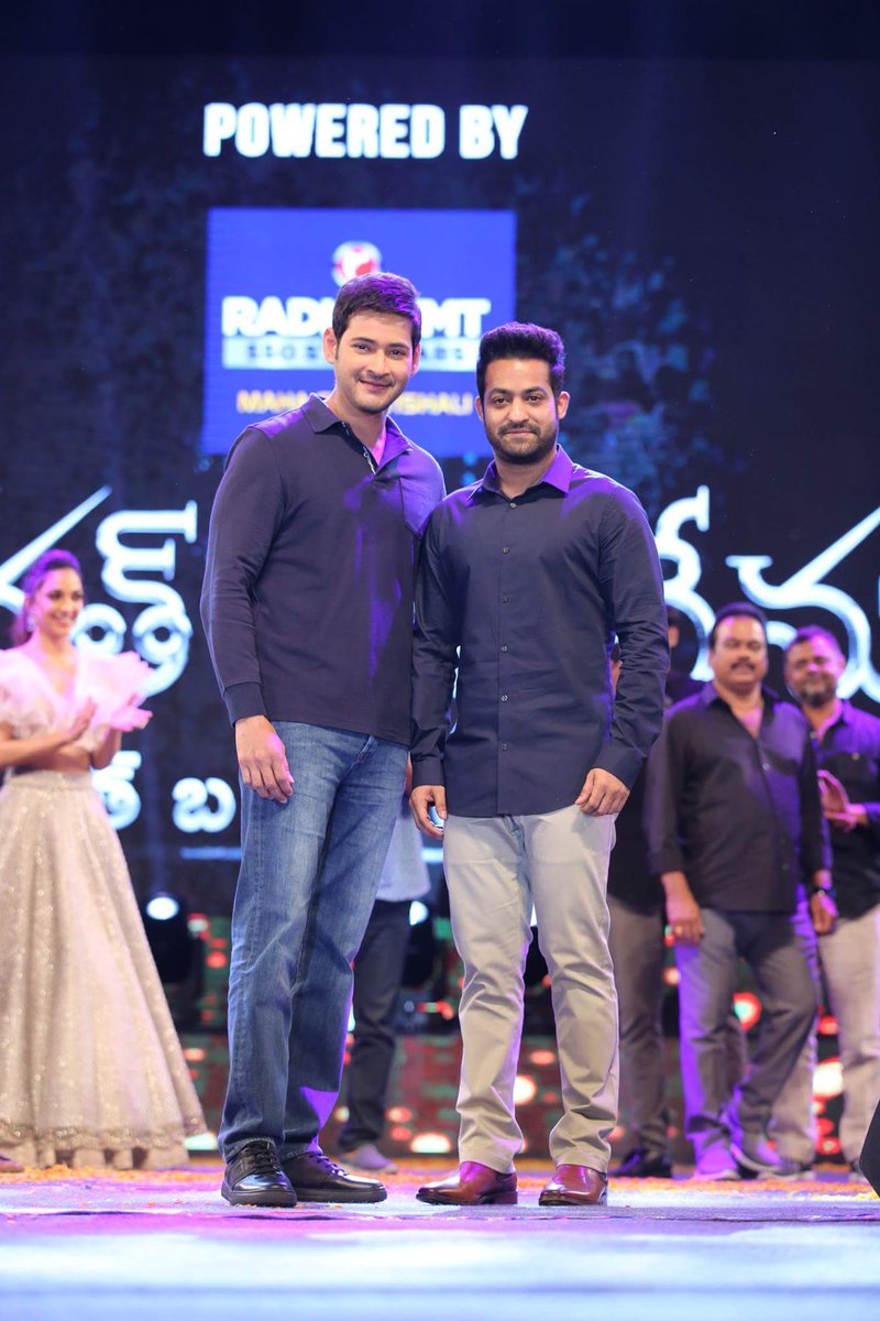 directoranji's tweet photo. గ్రేట్ హీరోస్ గ్రేట్ కలయిక ఈ కాంబినేషన్లో ఒక సినిమా వస్తే ఎలా ఉంటుందంటారు?! బాక్సాఫీసులు బద్దలైపోతాయంతే👌👌👌#Superstarmahesh #NTR #BharatAneNenu #BharatBahirangaSabha #BharatAneNenuOnApril20th https://t.co/nLgQYMFELB