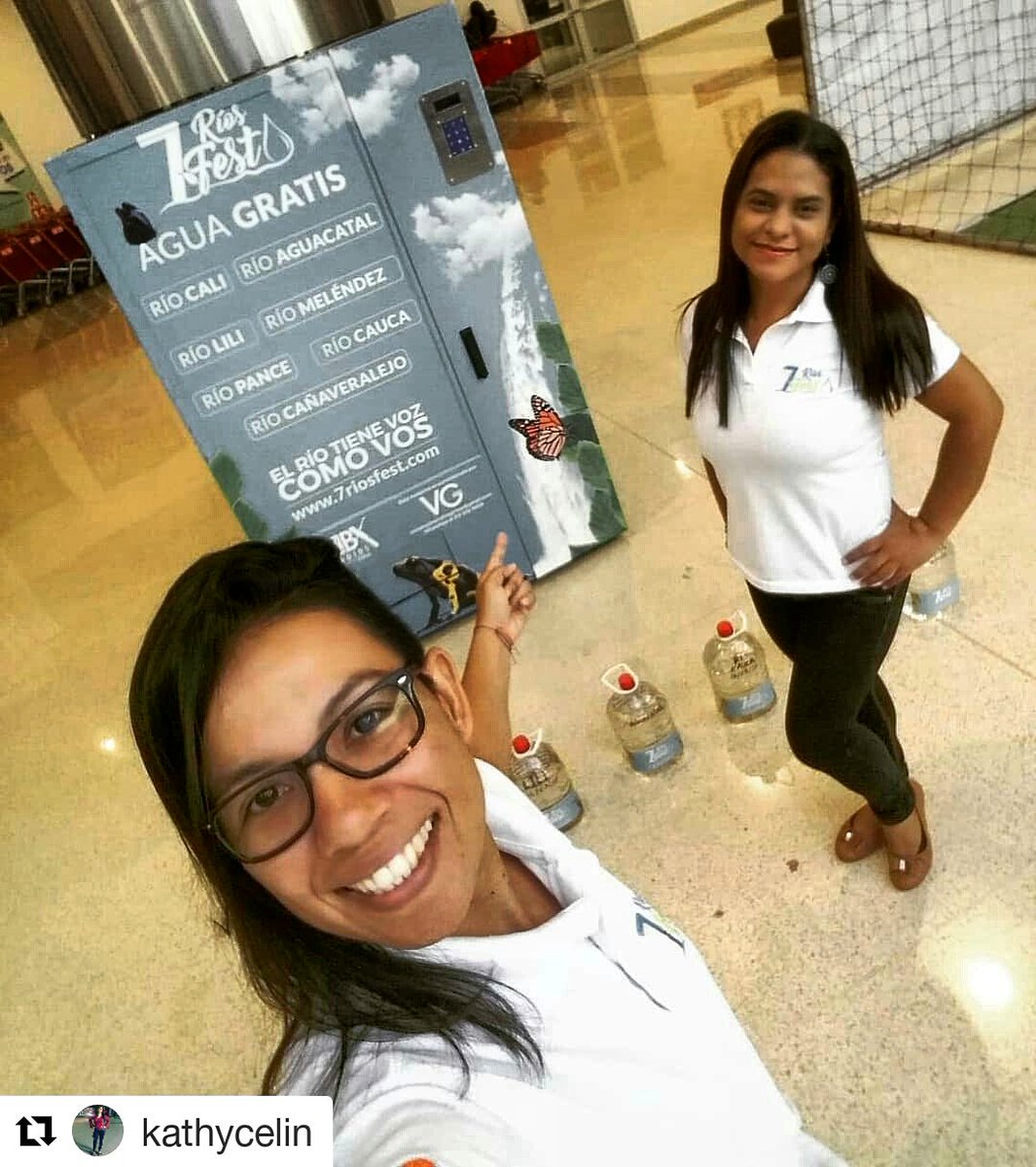7RiosFest's tweet photo. #ElRíoTieneVozComoVos
Nuestra Máquina del água ya esta en el @LaEstacionCaliO con #água de nuestros #7Rios y saber si Tu te la tomarías? 
Y enterate de todo lo que sucedera en el #7RíosFest desde el 17 al 20 de Mayo . Www.7riosfest
Com 
¡Te esperamos! 
@EnterateCali https://t.co/xoRLkmK4R8