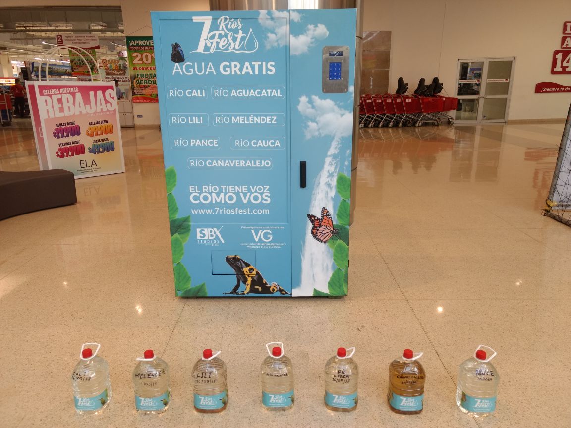 7RiosFest's tweet photo. #ElRíoTieneVozComoVos
Nuestra Máquina del água ya esta en el @LaEstacionCaliO con #água de nuestros #7Rios y saber si Tu te la tomarías? 
Y enterate de todo lo que sucedera en el #7RíosFest desde el 17 al 20 de Mayo . Www.7riosfest
Com 
¡Te esperamos! 
@EnterateCali https://t.co/xoRLkmK4R8