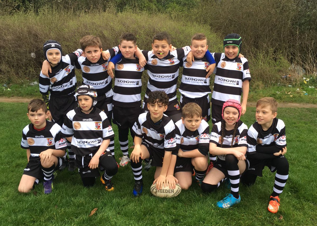 HeworthRugby's tweet photo. Our under 10s modelling their new kit for the first time this season. Massive thank you to our sponsors who make it all happen. @BGC_Ltd @blockerbriggs @ElectricalsP2u and kit suppliers @ONeills1918 https://t.co/RqXIxxIuH5