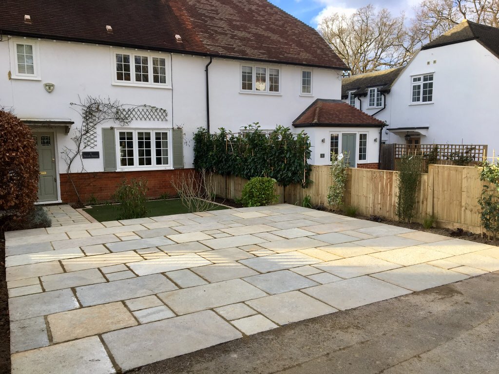 Landart3's tweet photo. Love the established look of antique yellow limestone supplied by @_LONDONSTONE. Driveways don’t have to be boring. https://t.co/br6H8HxYsv