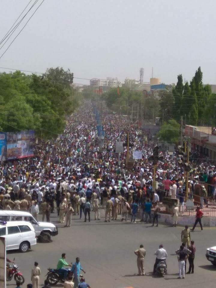 hidayat_hevard's tweet photo. Muslim Maharally.. Peacefull march. #Bhuj #Kutchch #Gujrat 2/2 https://t.co/gZgHgSS1p6
