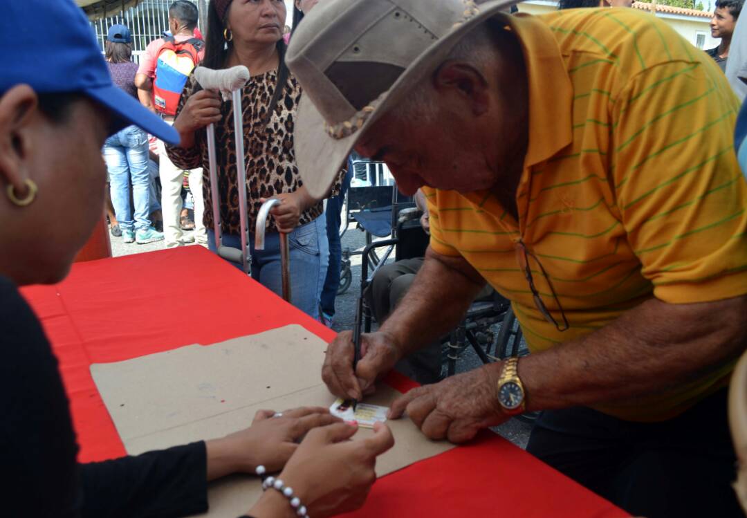 #Hoy en el segundo dia de  jornada de cedulacion atendemos la segunda parte de los habitantes de #LaTrinidad donde nos organizamos por sectores para que la experiencia sea mas grata. gracias al presd. <a href="/NicolasMaduro/">Nicolás Maduro</a> y <a href="/JULIOLEONYARA/">JULIO LEÓN HEREDIA</a> por el apoyo. #JuntosTodoEsPosible