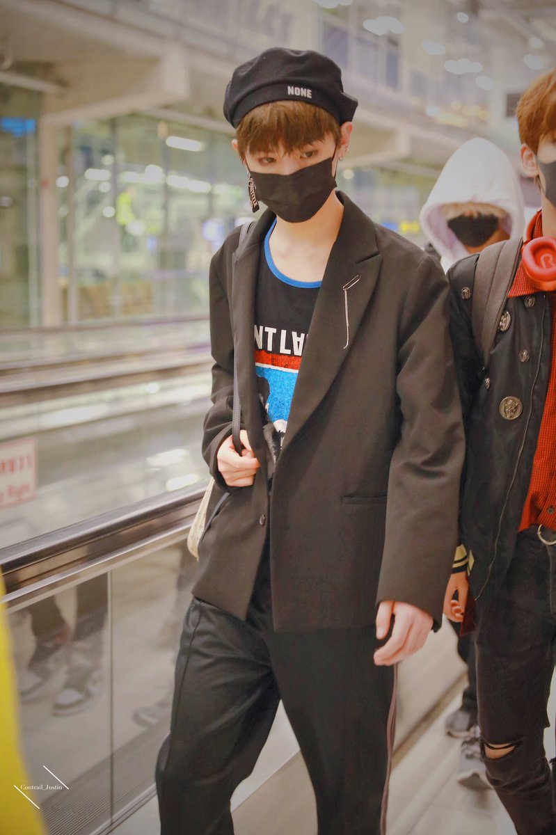 SpriteOxygen's tweet photo. 180408 BKK✈️Preview
cr.@Contrail_Justin0219

 #저스틴  #JUSTIN #黄明昊 #IDOLPRODUCER https://t.co/KtakdIl41U