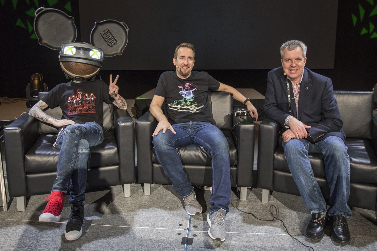 XBOX's tweet photo. .@deadmau5 + @PLAYERUNKNOWN + @PUBG.
Live now from #PAXEast.Tune in: https://t.co/COnwCYWUHl https://t.co/yatnQoCh3I