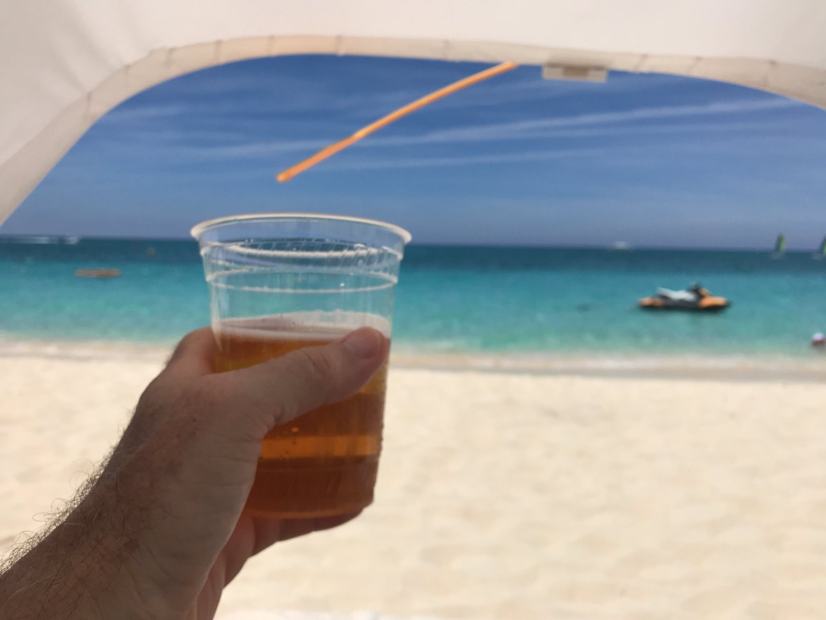 beerinagoodspot's tweet photo. Si soy un pirata @jimmybuffett @Cayman_Islands @RitzCarlton #sevenmilebeach #flagup @OakhamAles #greendevilipa @beerinagoodspot https://t.co/vE9vsvLIHV