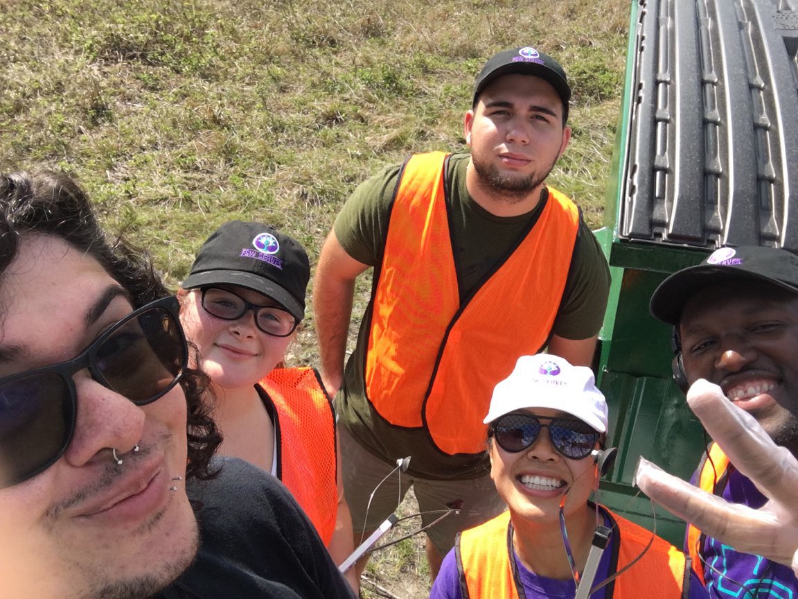 FSWCollege's tweet photo. #FSWStudents on the Collier Campus made their contribution to the Great American Clean-Up today by picking up 12 bags of trash from Henderson Creek for @recyclekcb β»οΈπ #FSWServes #NaplesFlorida https://t.co/LdnCjwV2sy
