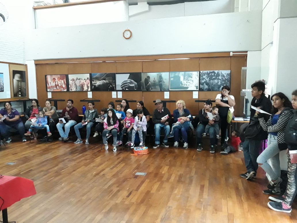 TurismoMR's tweet photo. La lluvia no para al programa social #Turistaenmiciudad: #Hoy integrantes de la Vecinal Amiga visitaron la Biblioteca Estrada, donde disfrutaron de una representación teatral sobre Alfonsina Storni, pasearon por el Barrio Echesortu y conocieron el @mercadodelpatio https://t.co/tchGM8QWiV