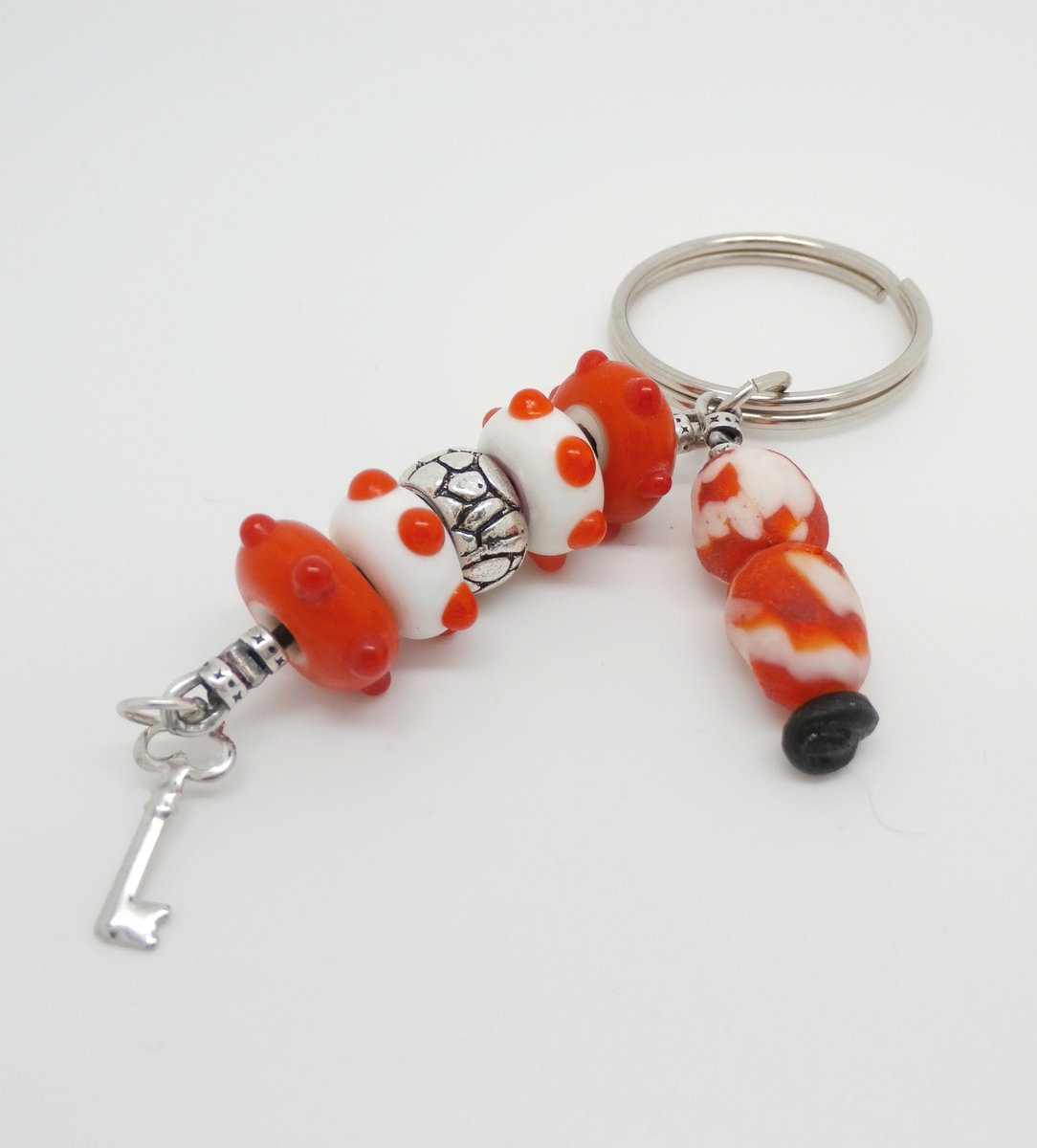 gemladytreasure's tweet photo. You won't lose this bright and colorful #FunKeychains ever again! https://t.co/PhNXrusgy0 #Keychains #UniqueKeychains #KeychainGifts #Gifts https://t.co/XiSqSfiUkY