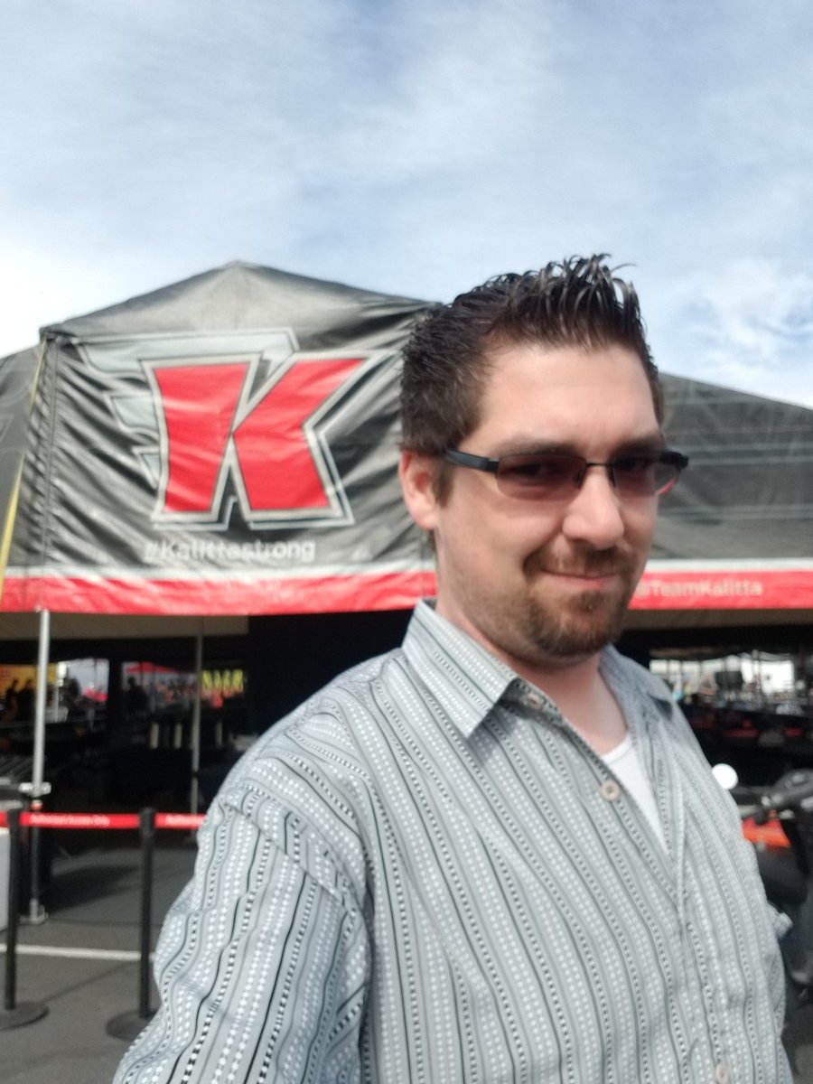 Darcascia's tweet photo. Thanks to @TeamKalitta for having me out today at #NHRA Nationals in #LasVegas #kalittastrong https://t.co/hNGaxMG3ZD