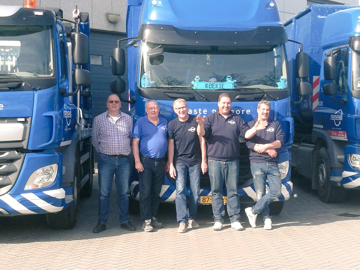 Renewi_NL's tweet photo. Vandaag reden we met 5 #Renewi wagens mee met de @TRSpijkenisse.... een toertocht voor mensen met een verstandelijke beperking. Er is weer een hoop getoeterd, gezwaaid en gelachen. Wat mooi om dit te doen! #dankbaar #trots https://t.co/n9G33fNBnv