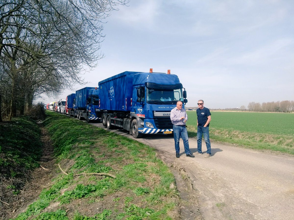 Renewi_NL's tweet photo. Vandaag reden we met 5 #Renewi wagens mee met de @TRSpijkenisse.... een toertocht voor mensen met een verstandelijke beperking. Er is weer een hoop getoeterd, gezwaaid en gelachen. Wat mooi om dit te doen! #dankbaar #trots https://t.co/n9G33fNBnv