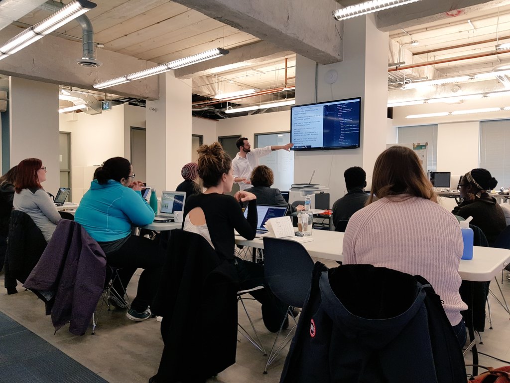 gabycodes's tweet image. Mentoring #LadiesLearningCode with @messykween 💪 @learningcode