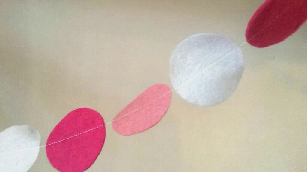 DitzandBobs's tweet photo. Pink and white felt garland, pink bunting, princess room decor, girls nursery decor https://t.co/JcIxHdswlb #Etsymntt #Craftsesh #Craftbuzz #Handmade #Etsyhandmade #Epiconetsy #Etsy #Etsyuksellers #Craftshout #PinkGarland https://t.co/TcfT4INJyQ