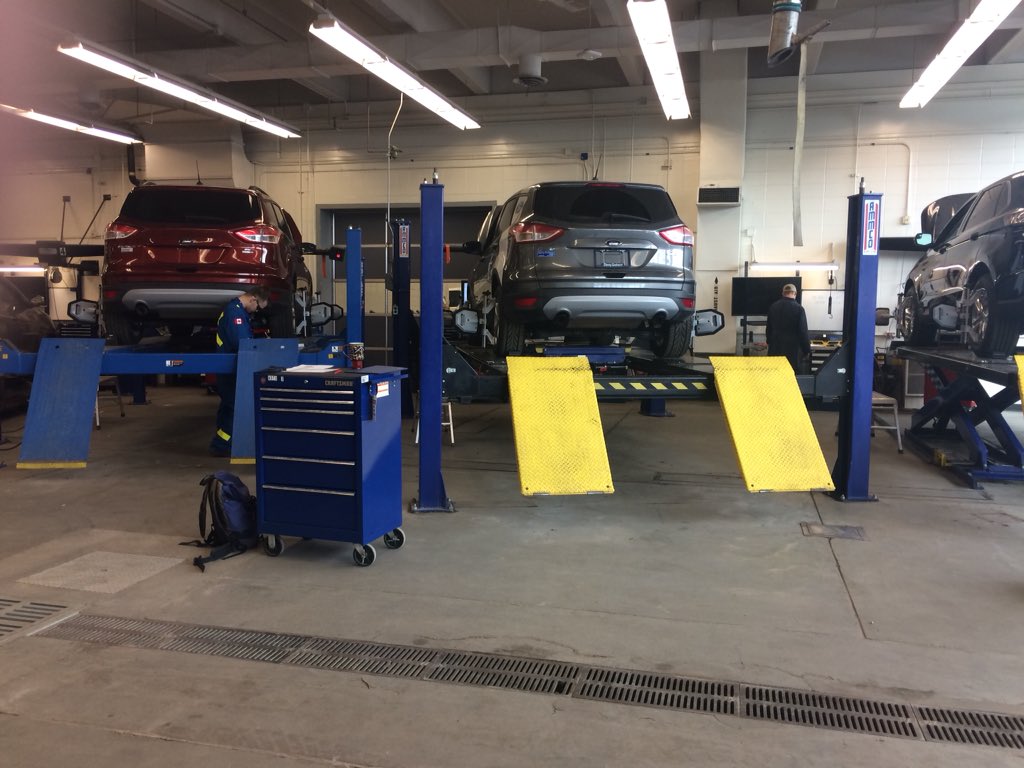 caroline_walch's tweet photo. Some pre lunch action here in the #naitautomotive dept. @skillsalberta @NAITtrades @NAIT https://t.co/AF3KRRvyaB