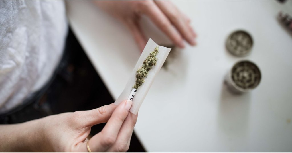 HealthBeauty747's tweet photo. I'm a Mom Who Smokes Weed, and My No. 1 Fear Is My Family Finding Out https://t.co/1TwBn6YfjP https://t.co/VeE8zzRMQe