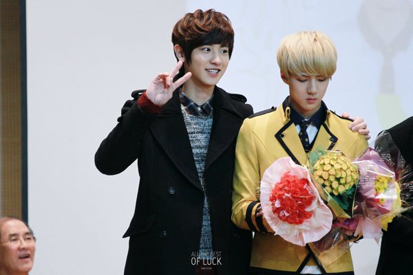 PY_9692's tweet photo. #10YearsWithChanSe #찬세 เข้ามาเป็นเทรนนี่ปีเดียวกัน ดูแลกันและกันมาตลอด เป็นความสัมพันธ์ที่ยาวนาน 😍 https://t.co/MDyWRsJyMJ