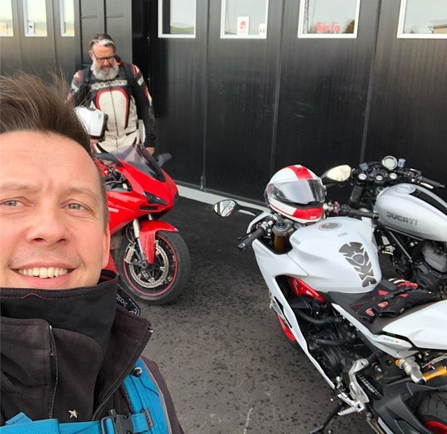 conandX's tweet photo. Äntligen har jag fått köra de första milen!! Kyligt men helt jävla underbart!! #backontrack #bikers #gaybiker #ducati https://t.co/GlsyqCrgh9