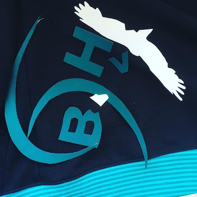 FrumbleFabrics's tweet photo. Saturday sewing involves a BvH @bvharriers puzzle... Check out that stripy teal ribbing too! π π½
#sewing #saturdaysewing #wip #sewinginspo #sewfrumble #frumble #frumblefabric #sewingwithknits #bvh #bournvilleharriers https://t.co/xwiOoAHOvn https://t.co/DRxT2k7BBt