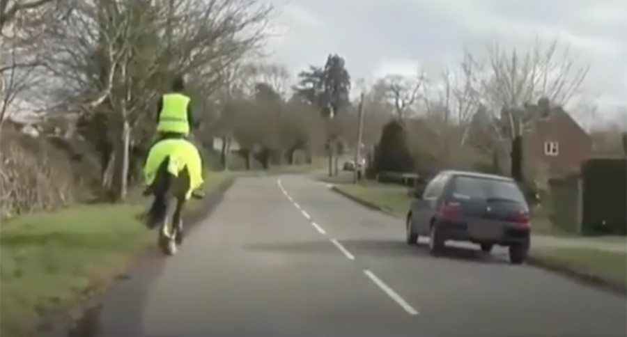 The <a href="/BritishHorse/">British Horse Society</a> Society wants you to be mindful and aware when riding your horse on the road, or passing by a horse and rider on the road. buff.ly/2pRNDK9