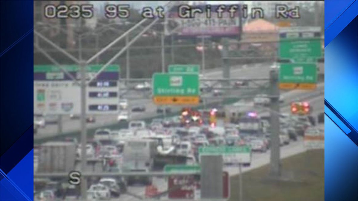 #BREAKING 3-vehicle crash causes traffic delays along Interstate 95 bit.ly/2H0djy9 https://t.co/Mbb4dYNTwm