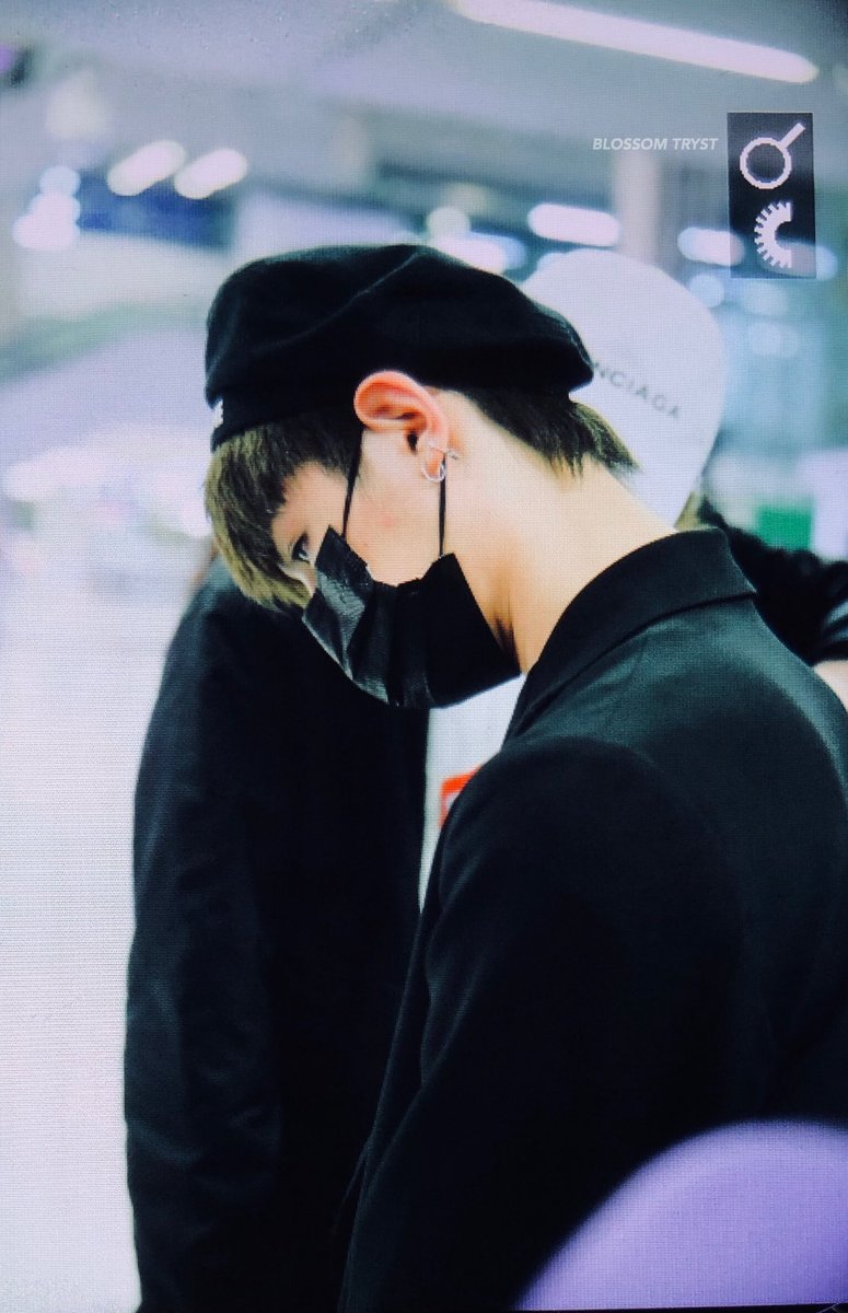 BlossomTryst_'s tweet photo. #黄明昊 #justin #저스틴 
180407 BKK preview https://t.co/iPTsvEpjKm